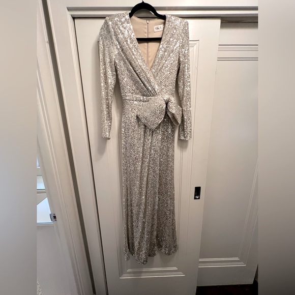 Eliza J Sequin Bow Deep V sequin long special occasion dress size 2 shoulder pad - Picture 2 of 4
